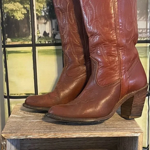 Source Unknown Brown Heeled Boots - Picture 2 of 4